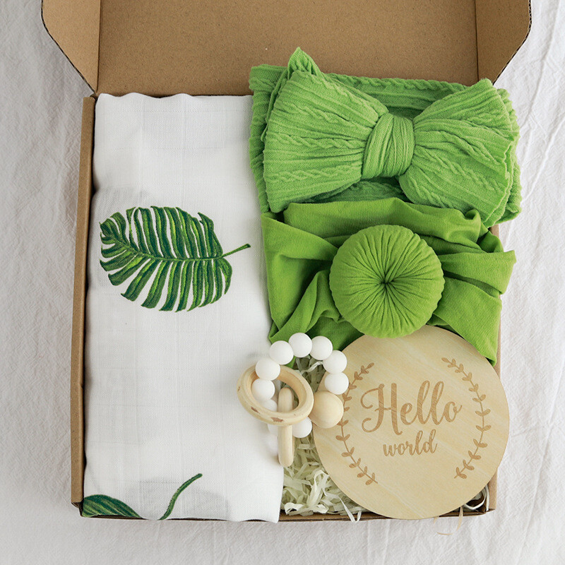 Newborn Baby 5 Piece Giftbox - Green Leaves (1)