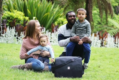 rr04-25b_deluxe_everyday_messenger_black_303.jpg