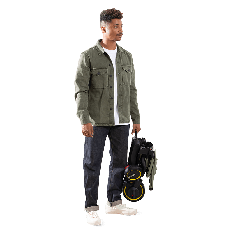 2-man_holds_liki_s3_desert_green.png