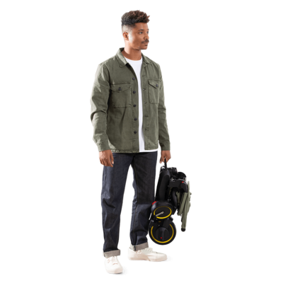 2-man_holds_liki_s3_desert_green.png